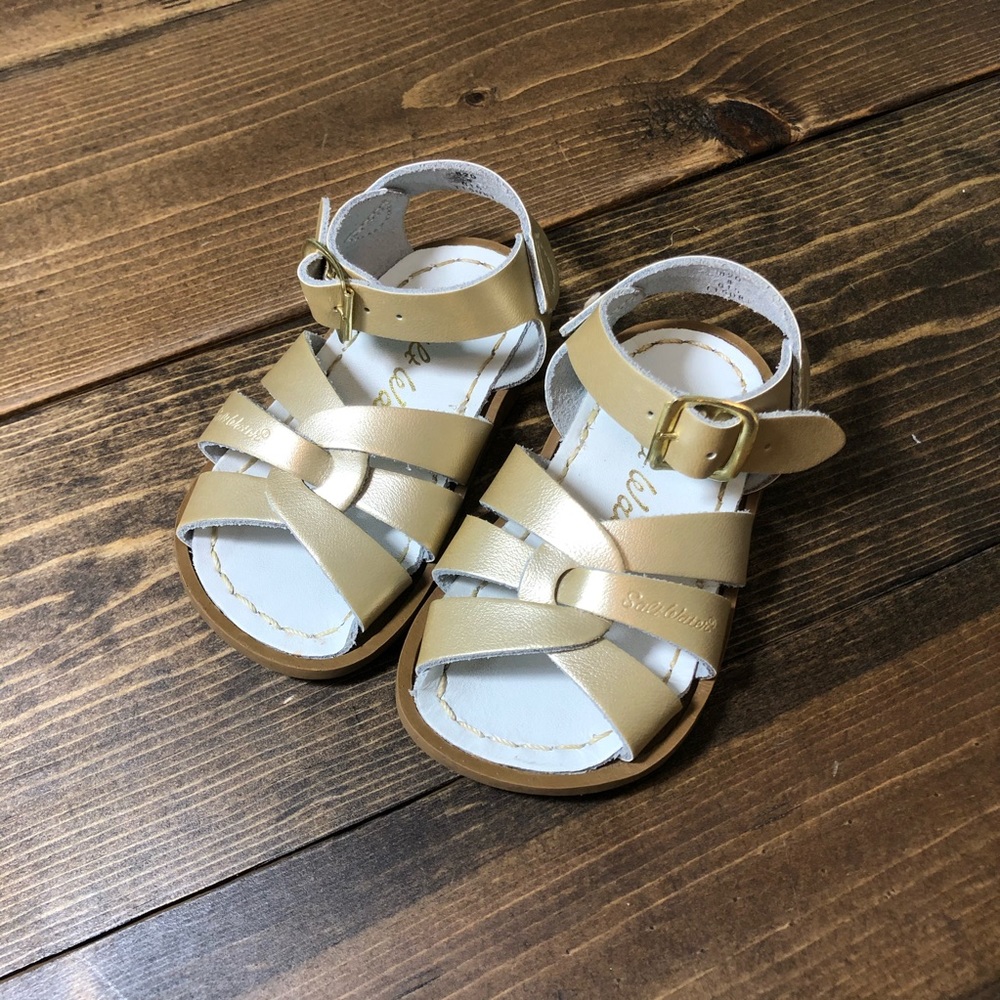 EUC Salt Water Sandals Size 4 in Gold